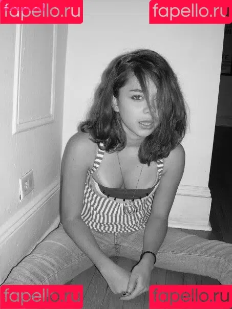 Sarah Hyland Onlyfans Photo Gallery 