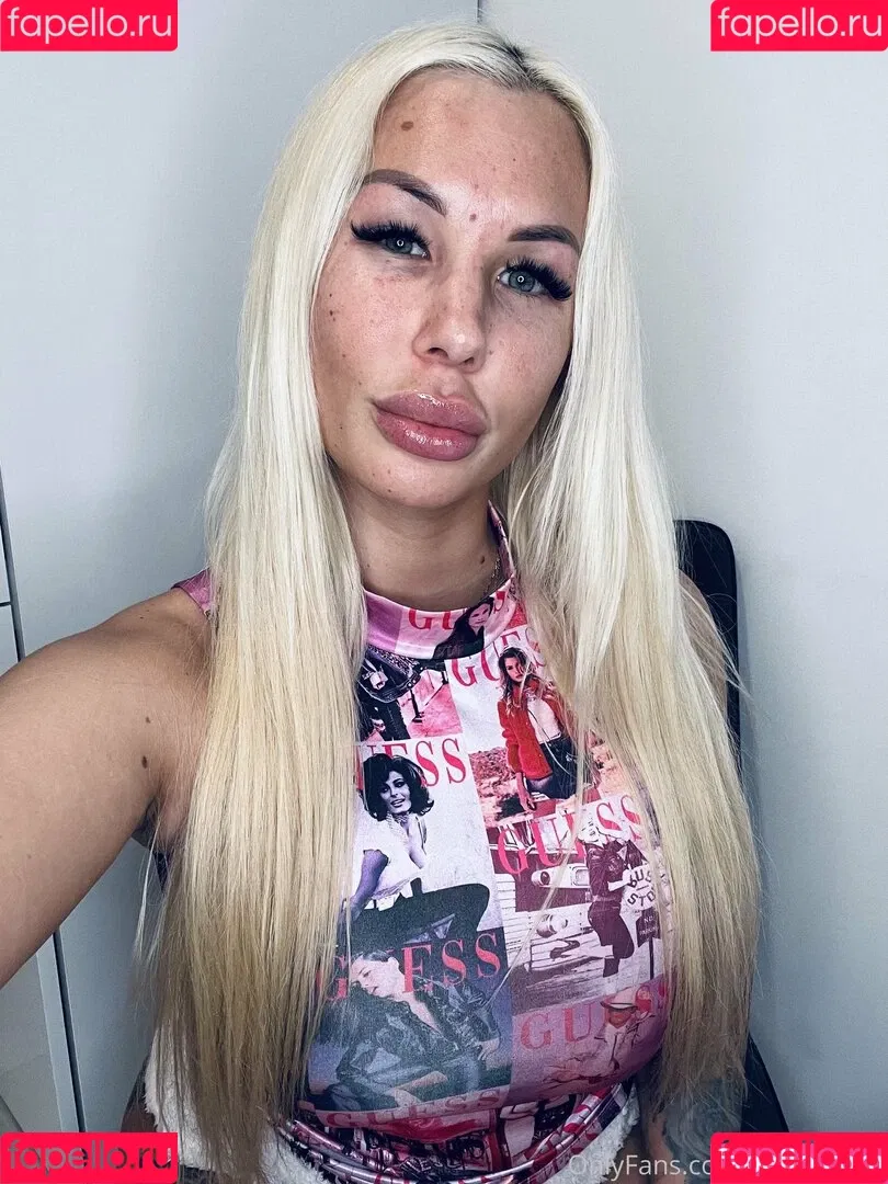 kyrahotxxx Onlyfans Photo Gallery 