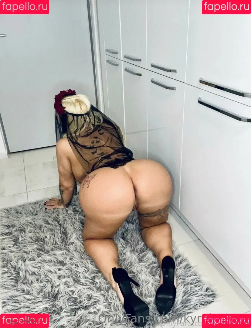 kyrahotxxx Onlyfans Photo Gallery 
