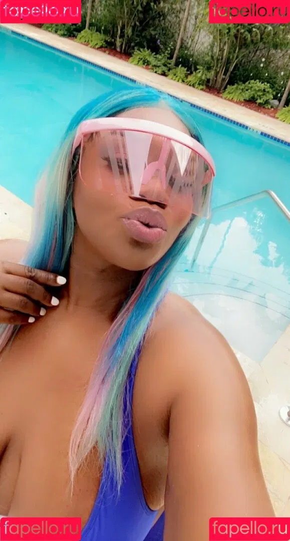 beverlyblue3x Onlyfans Photo Gallery 