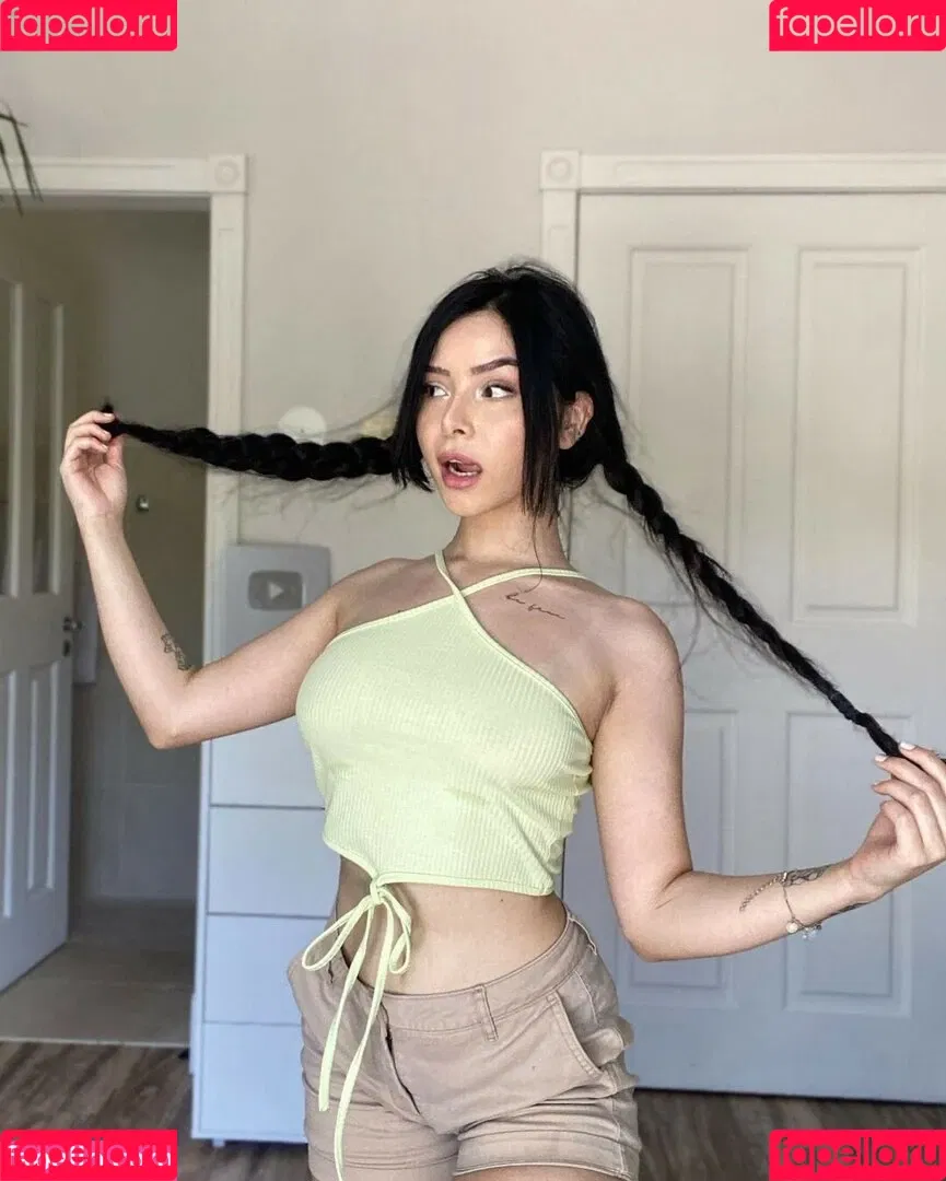 Eduarda Yuni Onlyfans Photo Gallery 