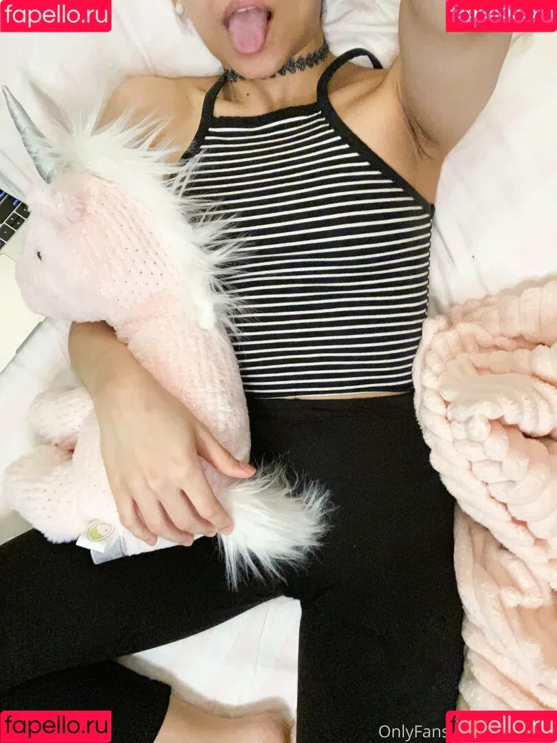 littlemia Onlyfans Photo Gallery 