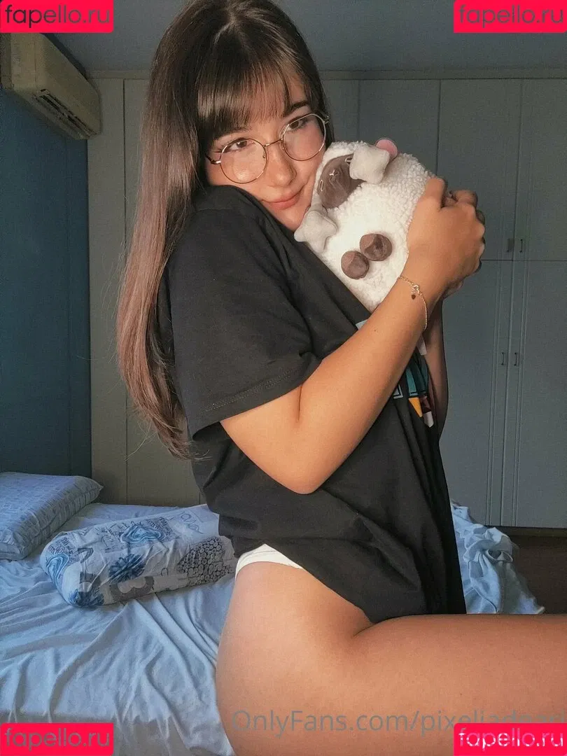 pixeljadearixela Onlyfans Photo Gallery 