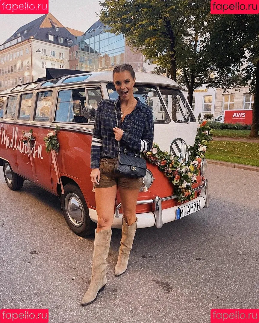 Laura Wontorra Onlyfans Photo Gallery 