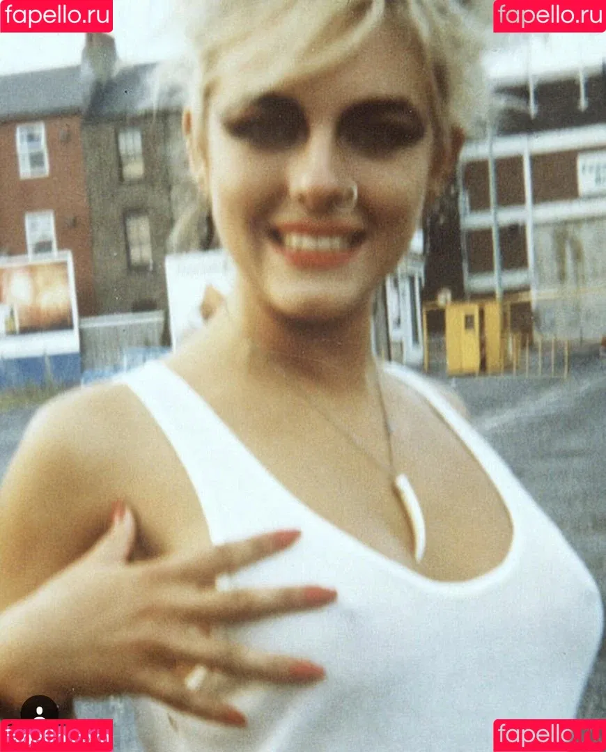 Elizabeth Hurley Onlyfans Photo Gallery 