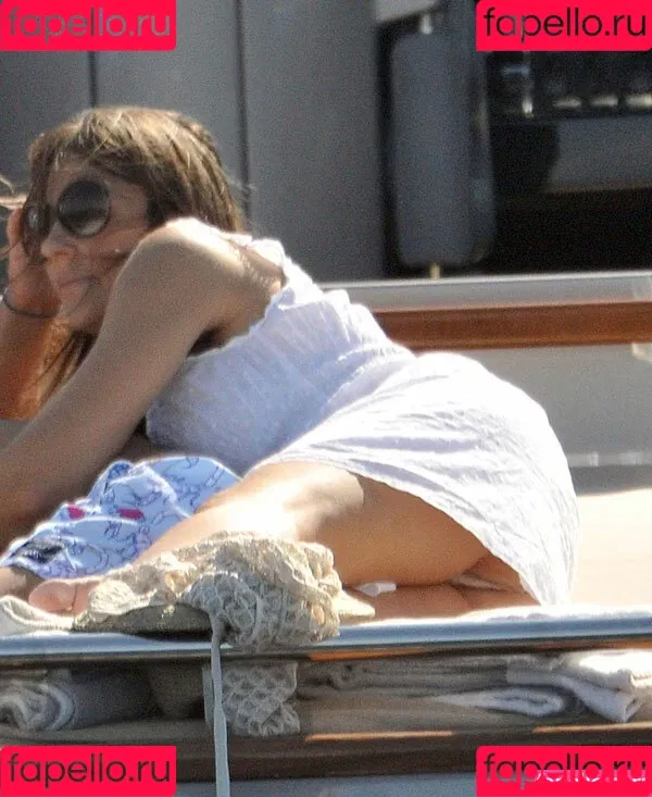 Elizabeth Hurley Onlyfans Photo Gallery 