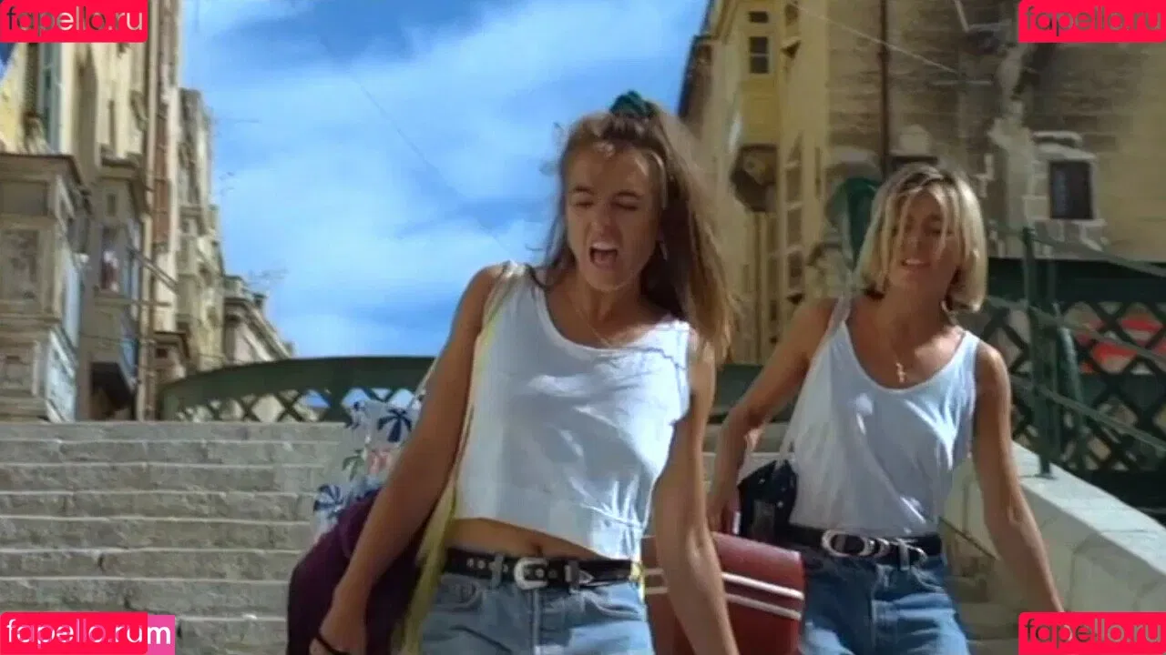 Elizabeth Hurley Onlyfans Photo Gallery 