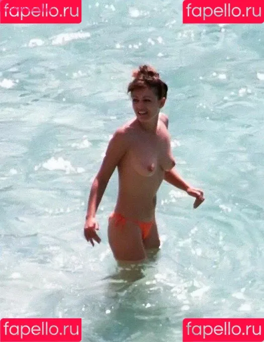 Elizabeth Hurley Onlyfans Photo Gallery 