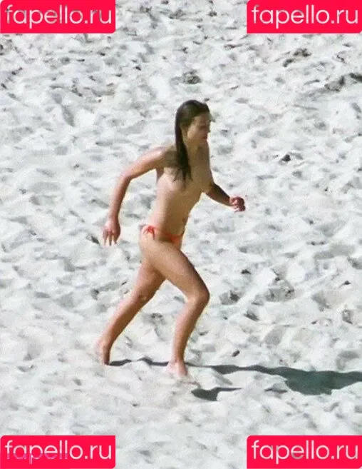 Elizabeth Hurley Onlyfans Photo Gallery 