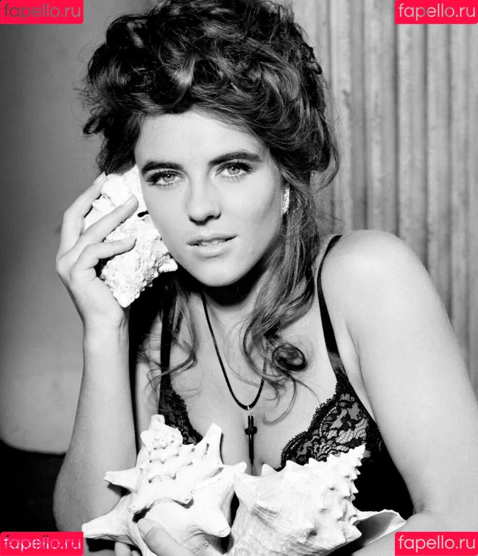 Elizabeth Hurley Onlyfans Photo Gallery 