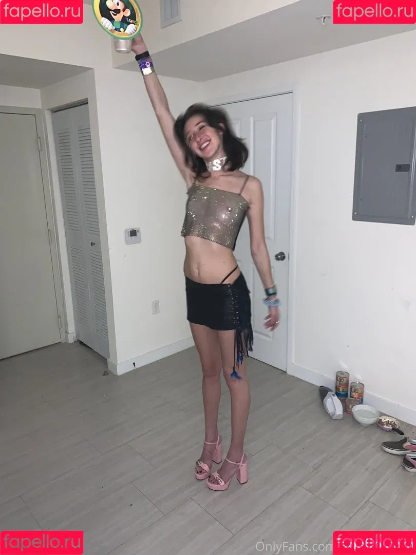 Anne Frank Onlyfans Photo Gallery 
