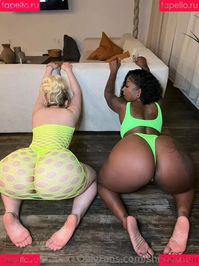 shebetripn Onlyfans Photo Gallery 