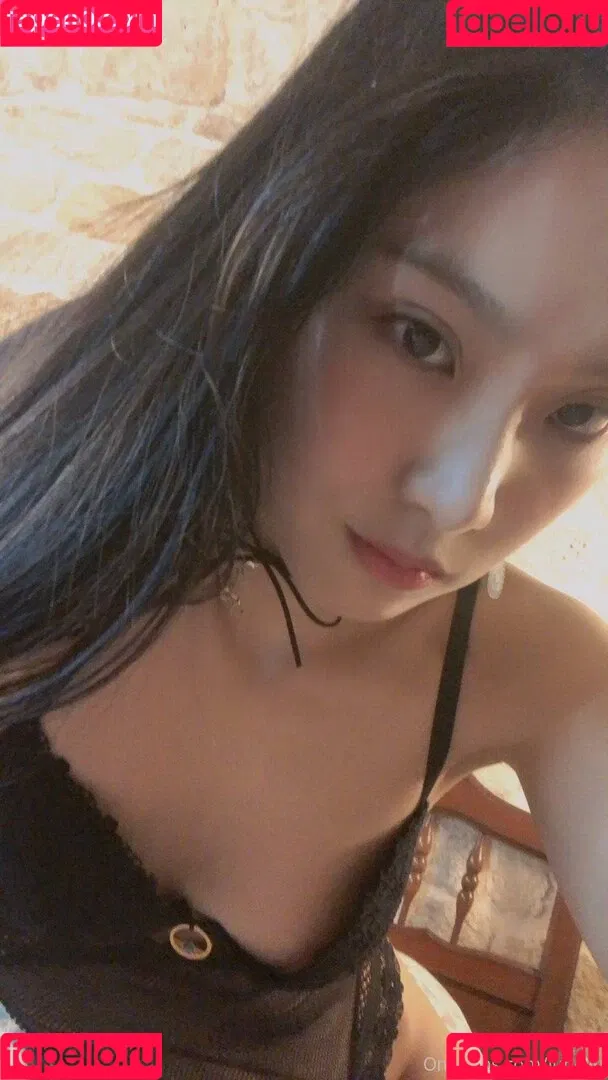 juneliu Onlyfans Photo Gallery 