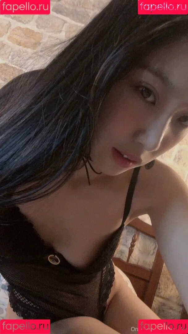 juneliu Onlyfans Photo Gallery 