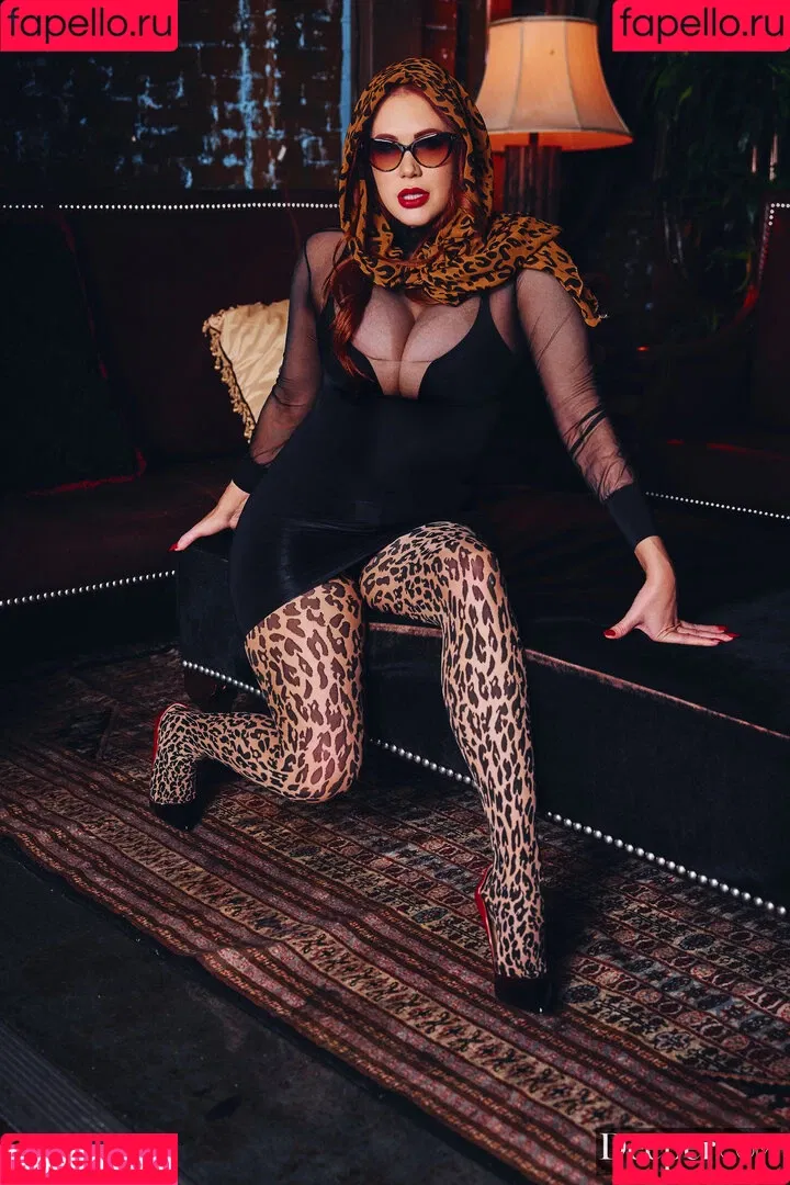 Maitland Ward Onlyfans Photo Gallery 