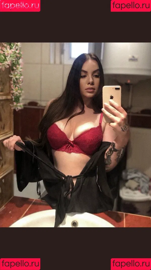 Bozsoki Barbi Onlyfans Photo Gallery 