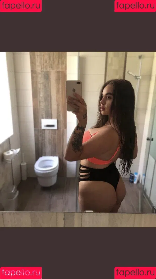 Bozsoki Barbi Onlyfans Photo Gallery 