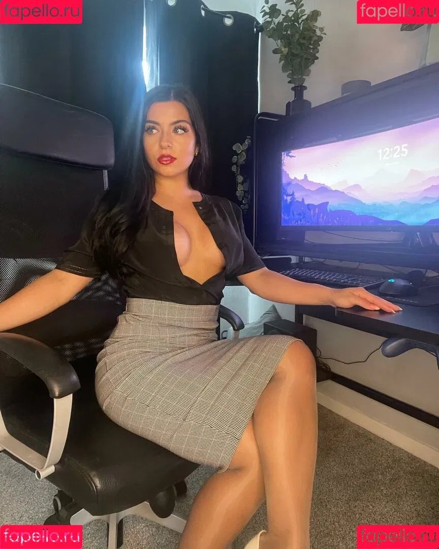 Lily Fiore Onlyfans Photo Gallery 