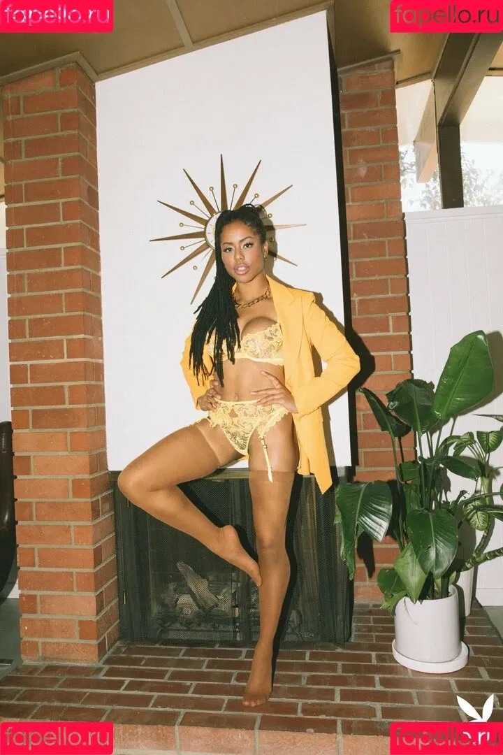 Kira Noir Onlyfans Photo Gallery 