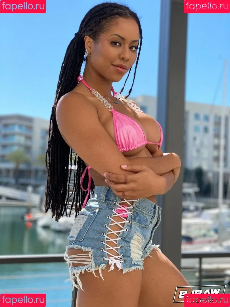 Kira Noir Onlyfans Photo Gallery 
