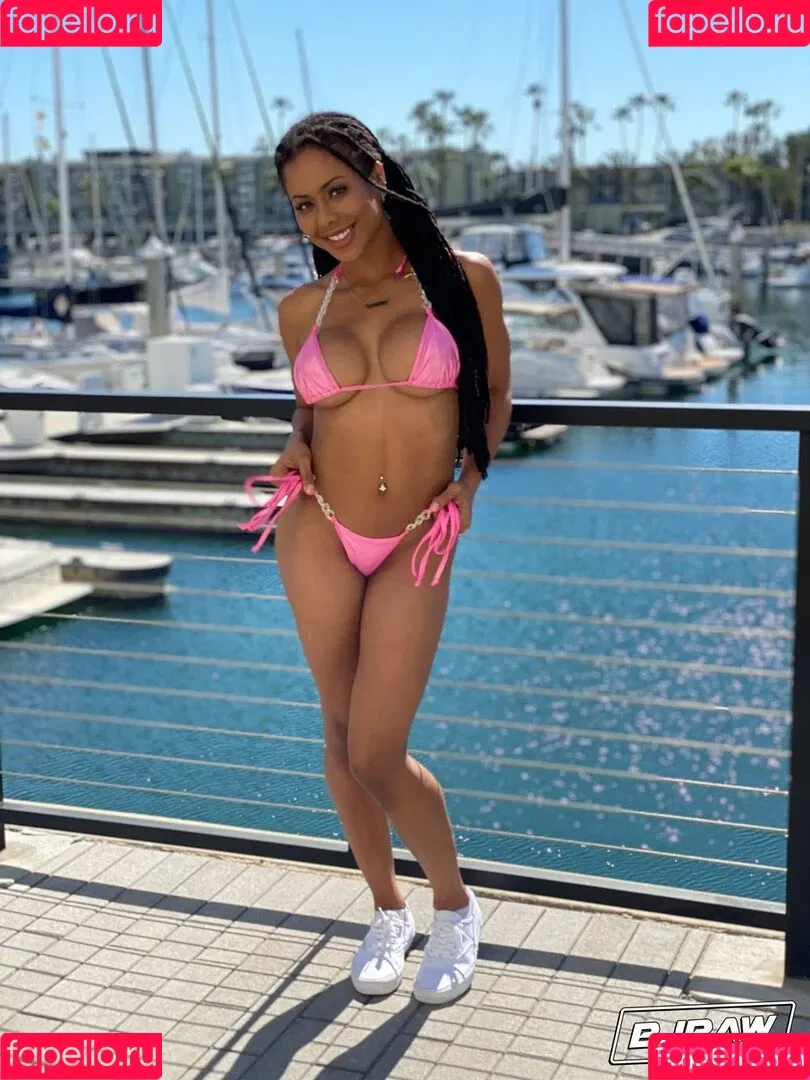 Kira Noir Onlyfans Photo Gallery 