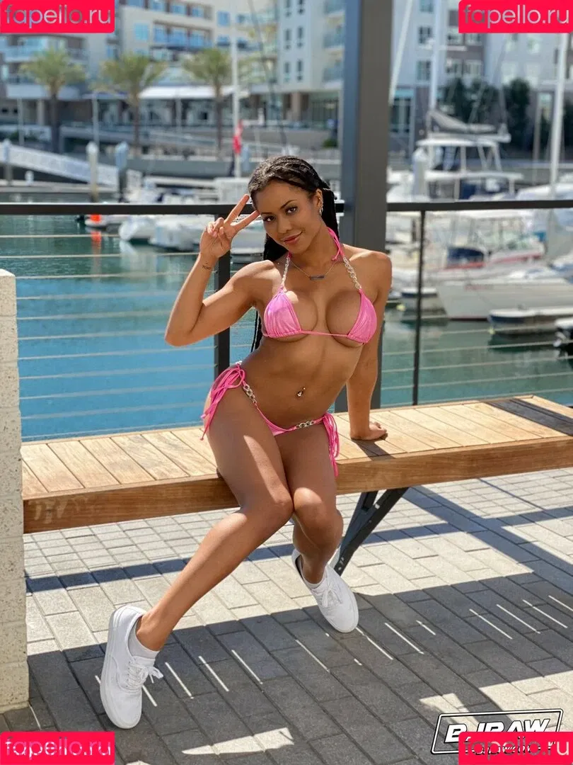 Kira Noir Onlyfans Photo Gallery 