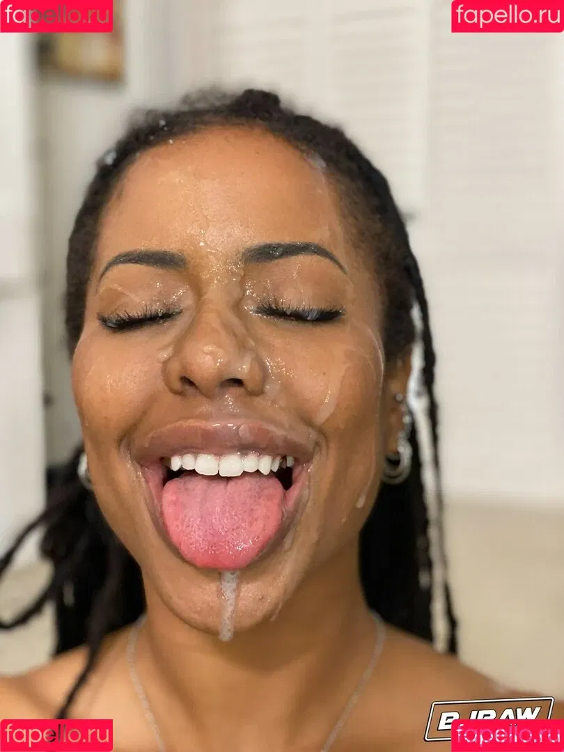 Kira Noir Onlyfans Photo Gallery 