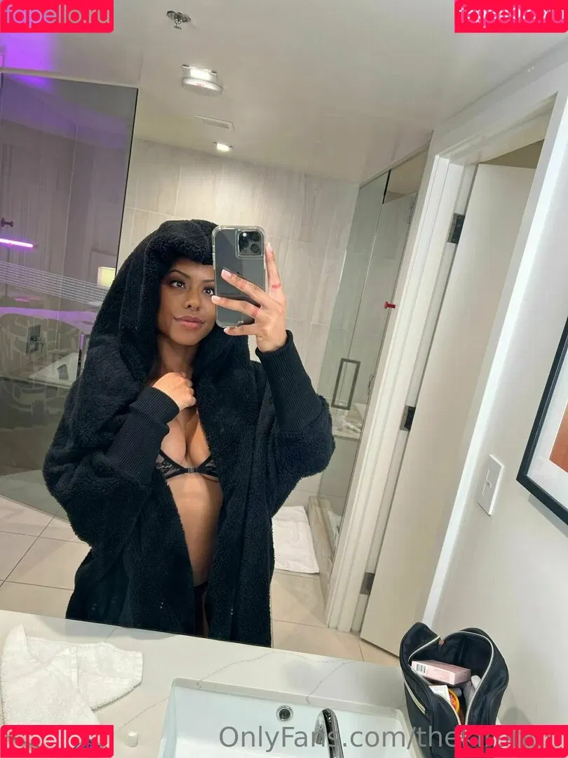 Kira Noir Onlyfans Photo Gallery 