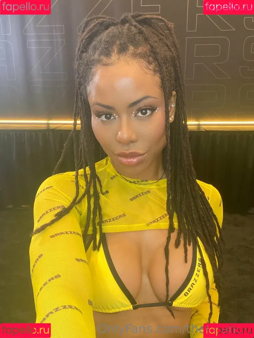 Kira Noir Onlyfans Photo Gallery 