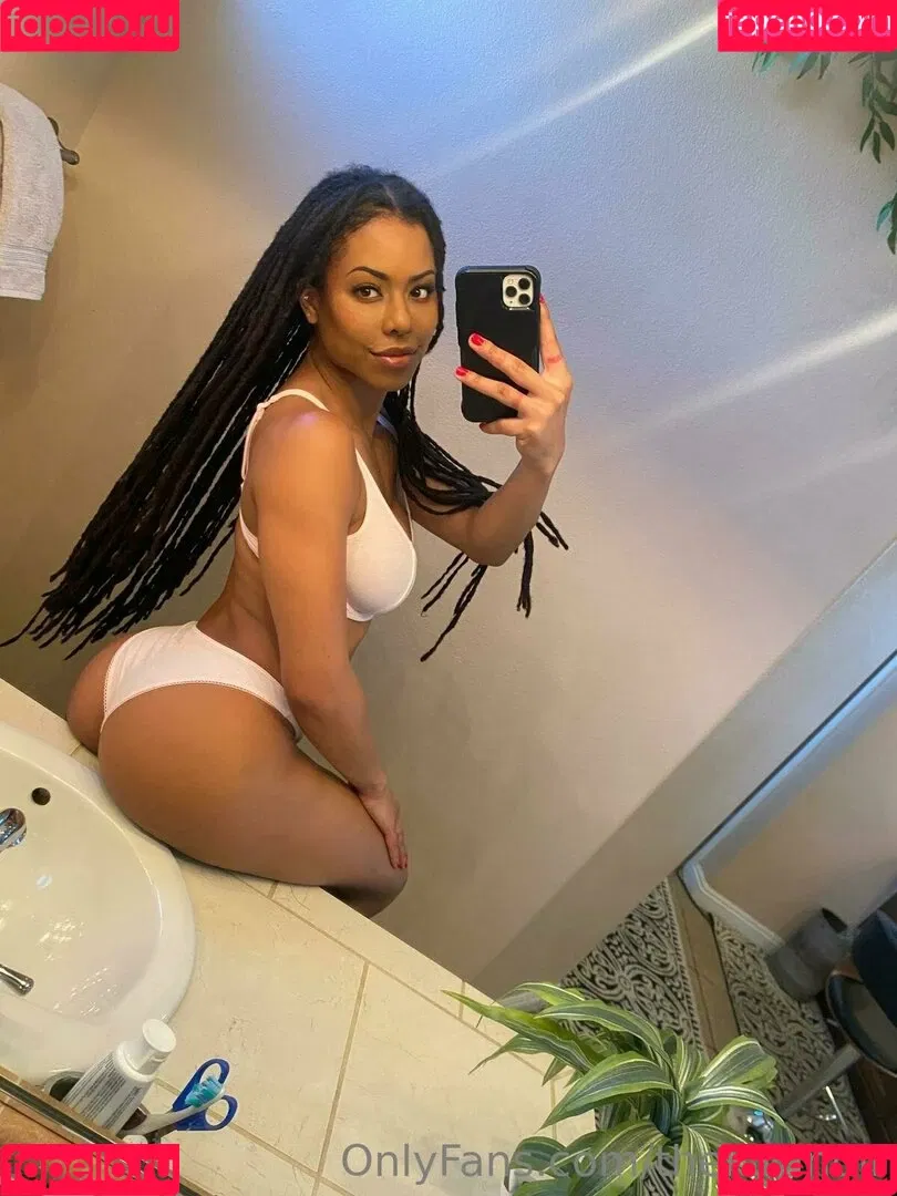 Kira Noir Onlyfans Photo Gallery 