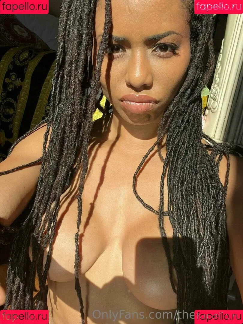 Kira Noir Onlyfans Photo Gallery 