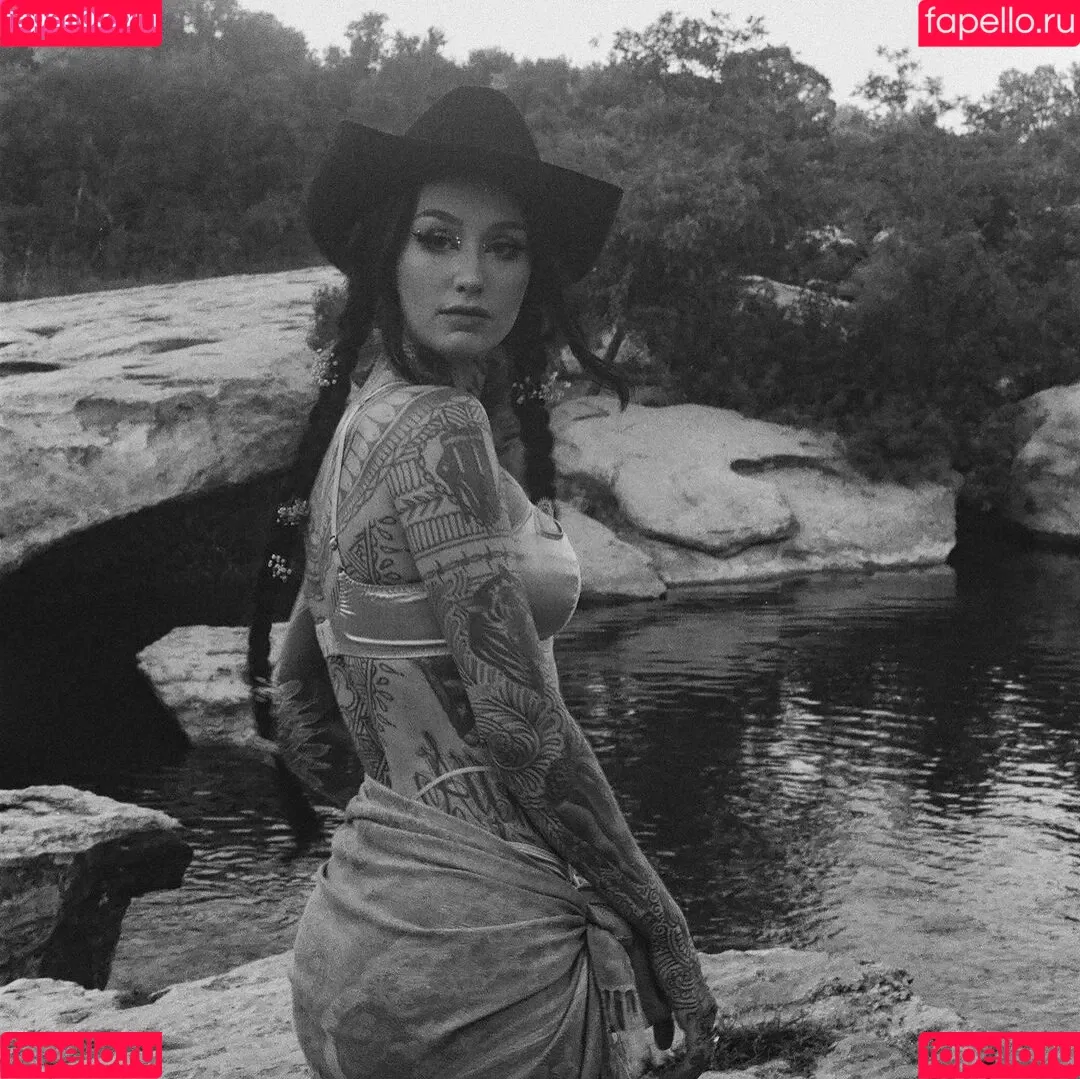 Emma Vauxdevil Onlyfans Photo Gallery 