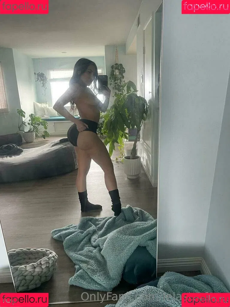 lelastarfree Onlyfans Photo Gallery 