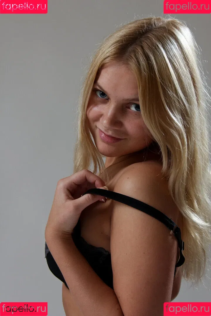 CharmModels Onlyfans Photo Gallery 
