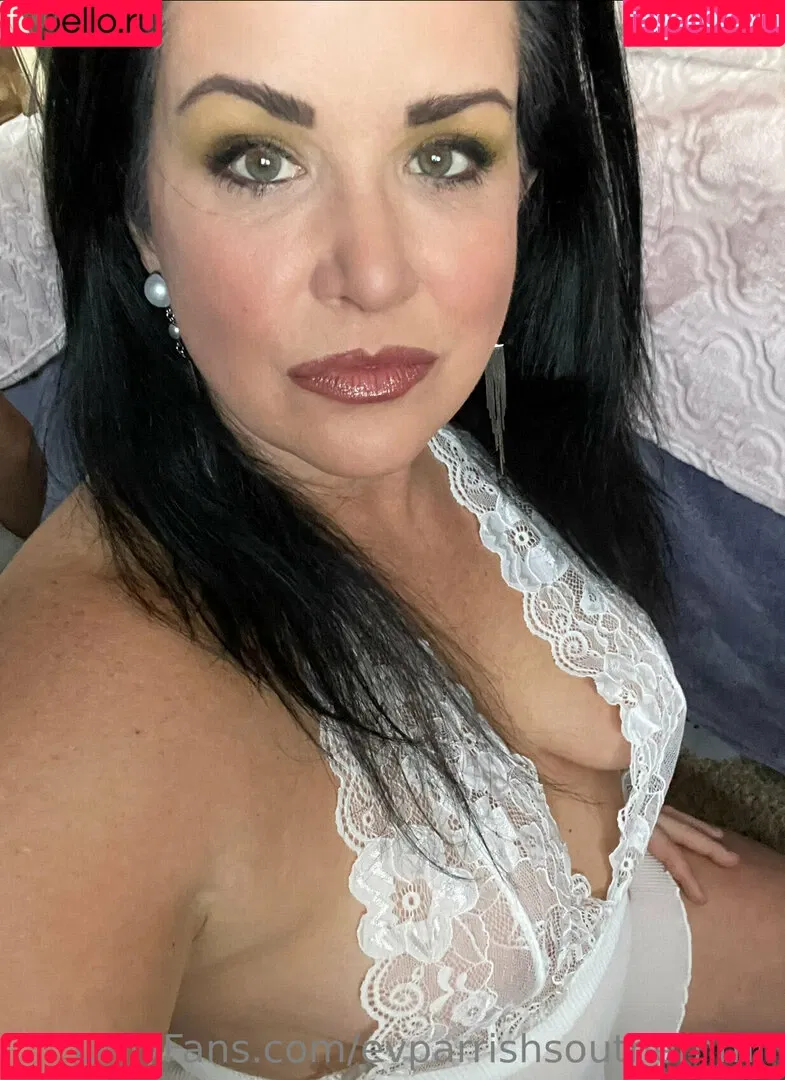 evparrishsouthernmil Onlyfans Photo Gallery 