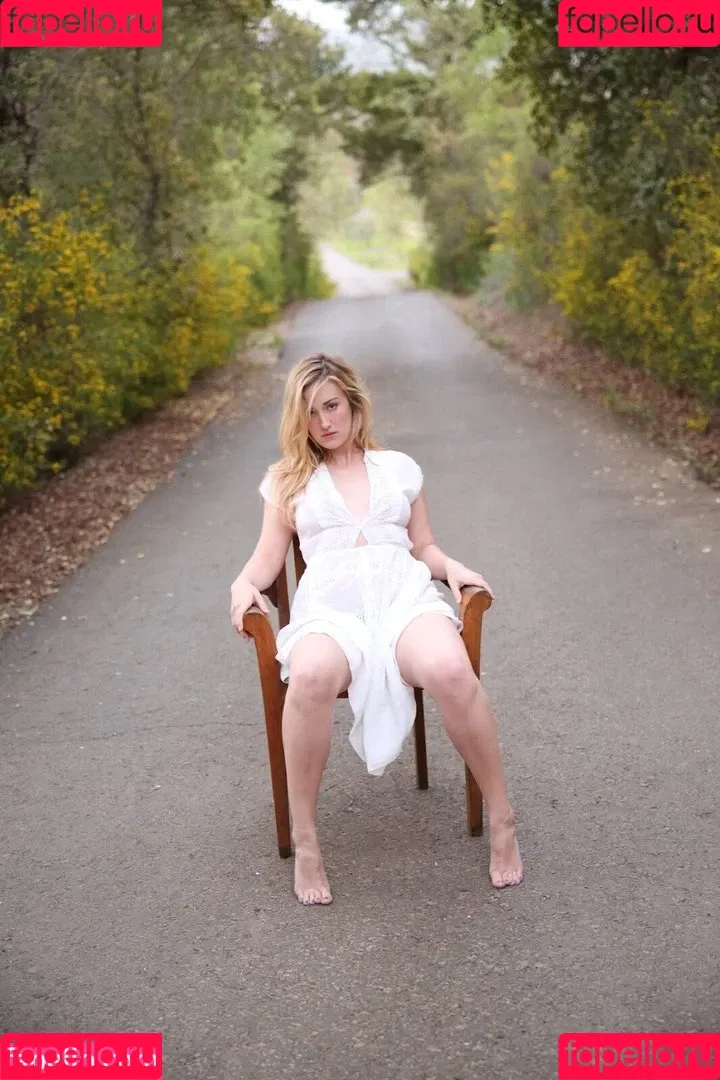 Ashley Johnson Onlyfans Photo Gallery 