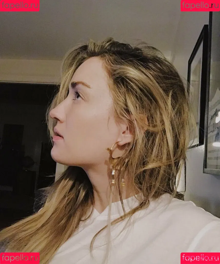 Ashley Johnson Onlyfans Photo Gallery 