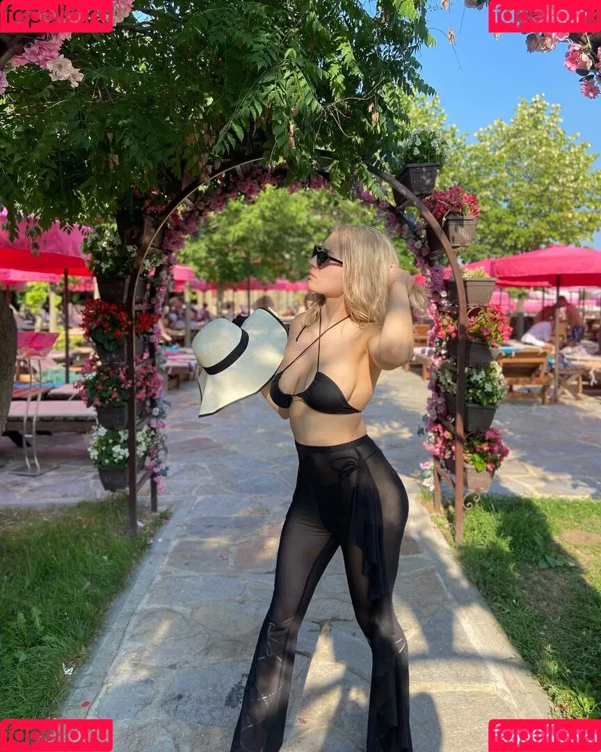 Athena Cosplay Onlyfans Photo Gallery 