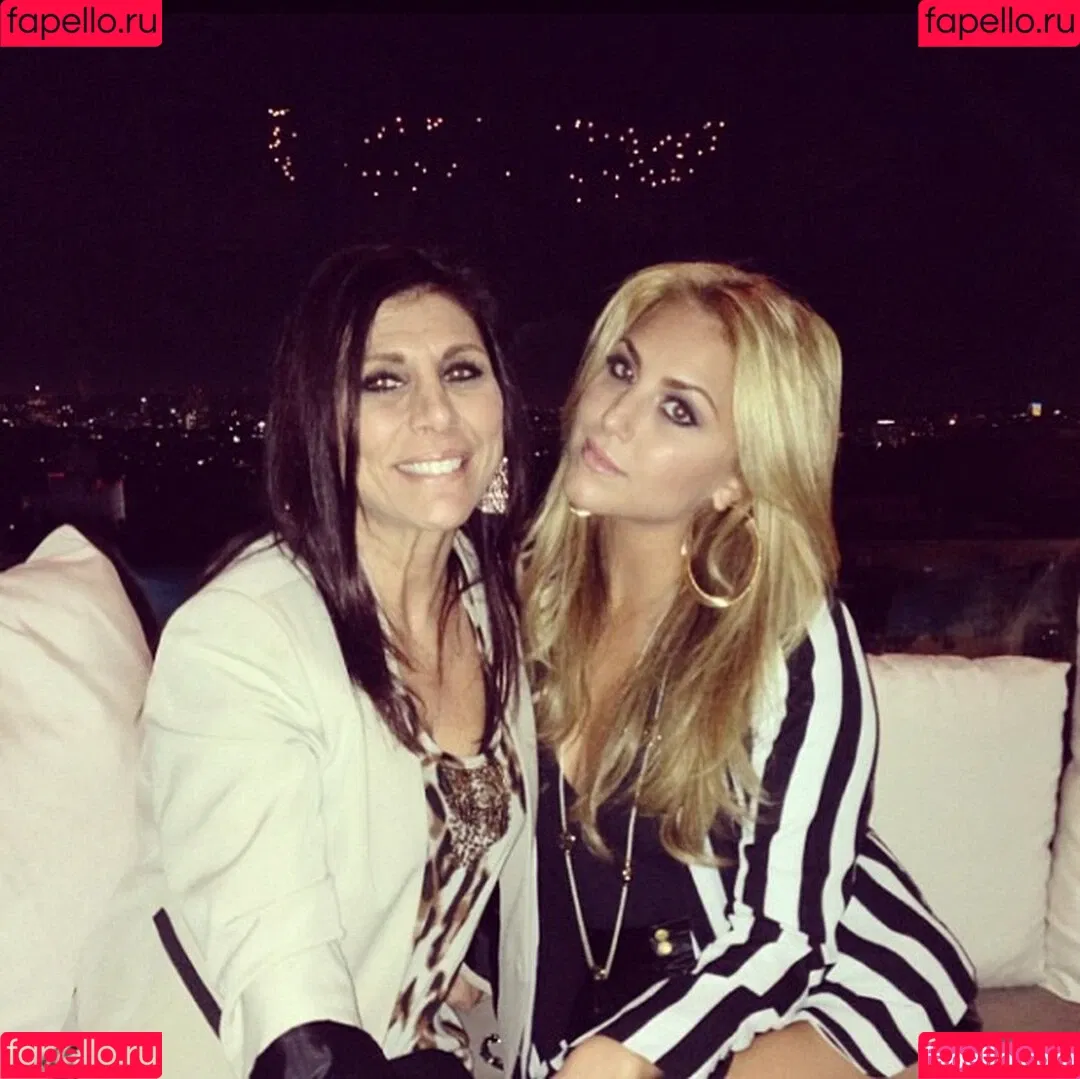 Cassie Scerbo Onlyfans Photo Gallery 