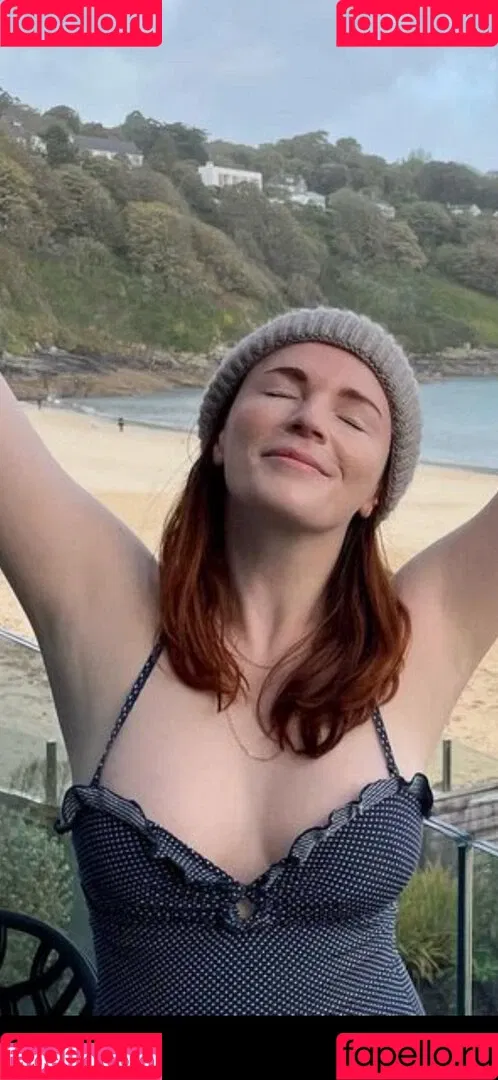 Aisling Bea Onlyfans Photo Gallery 