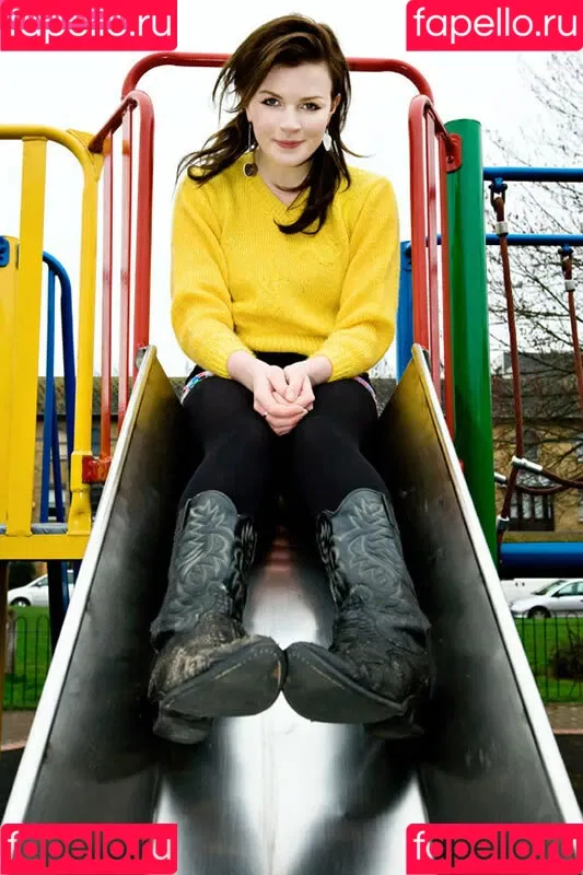 Aisling Bea Onlyfans Photo Gallery 