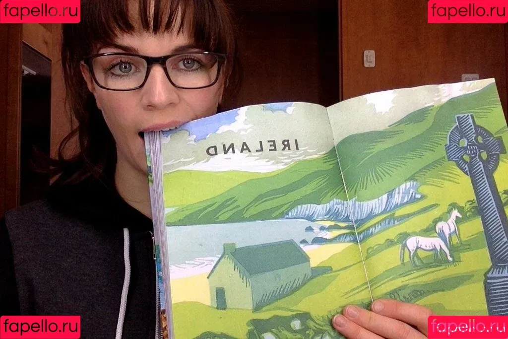 Aisling Bea Onlyfans Photo Gallery 