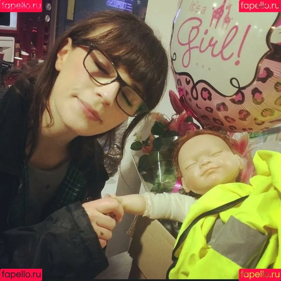 Aisling Bea Onlyfans Photo Gallery 