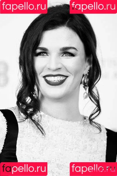 Aisling Bea Onlyfans Photo Gallery 