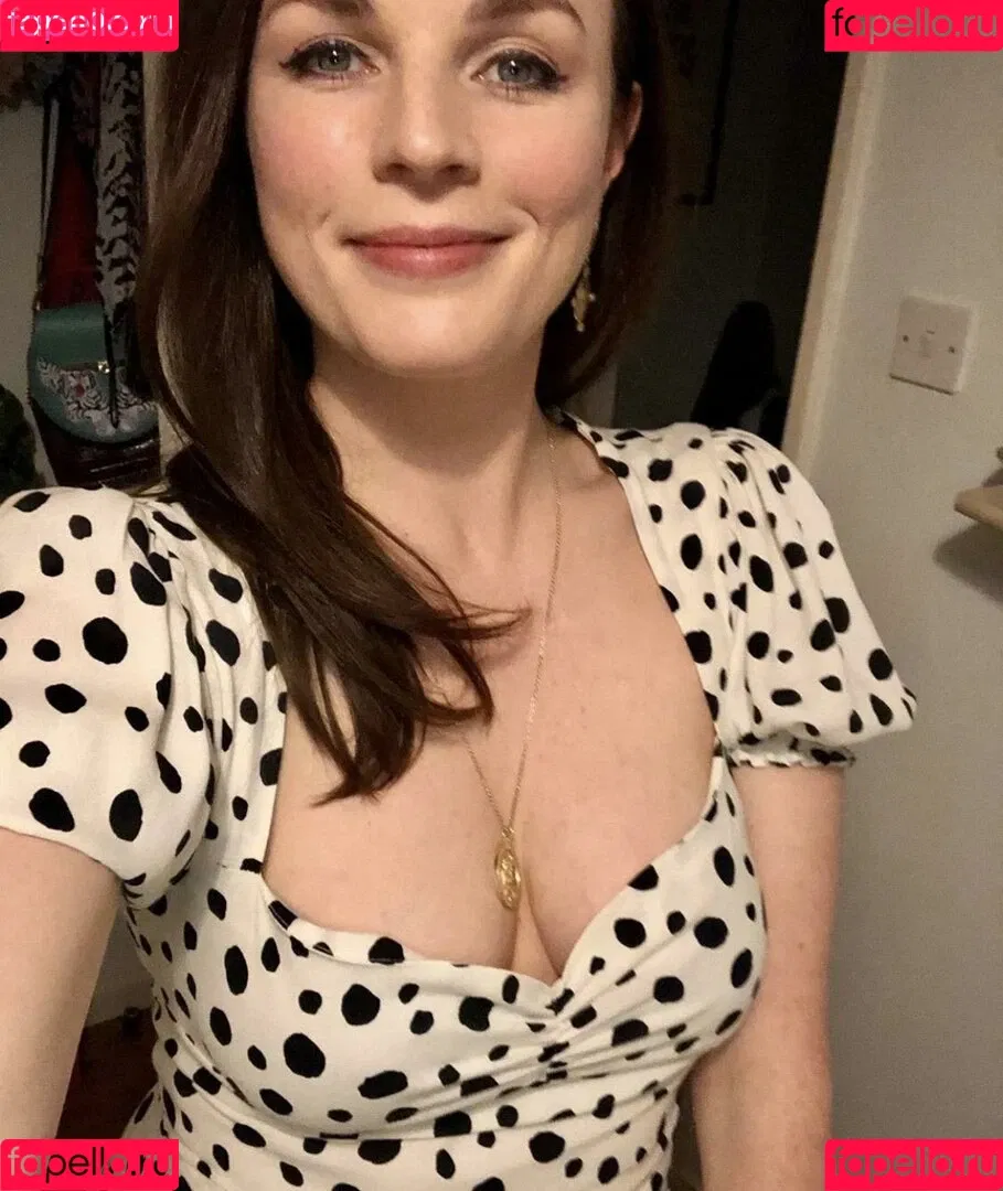 Aisling Bea Onlyfans Photo Gallery 