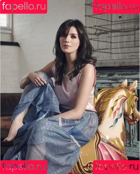 Aisling Bea Onlyfans Photo Gallery 