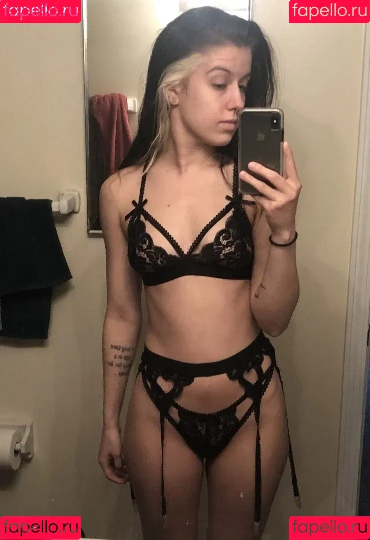 Hawlee Cromwell Onlyfans Photo Gallery 