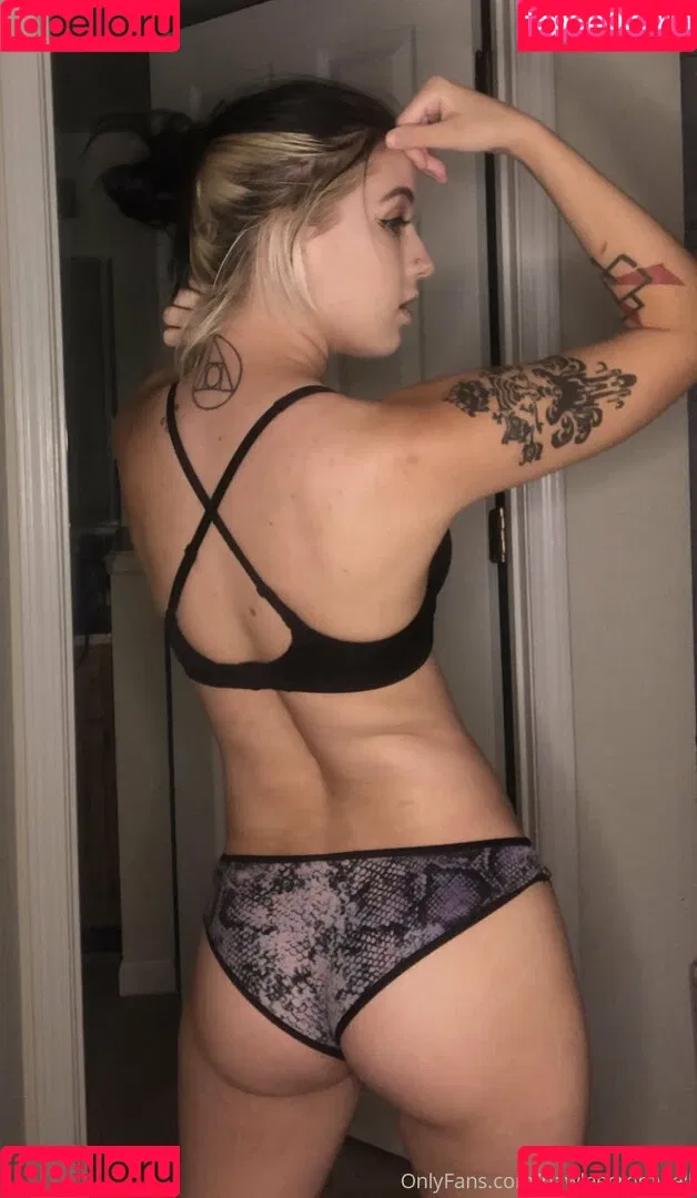 Hawlee Cromwell Onlyfans Photo Gallery 