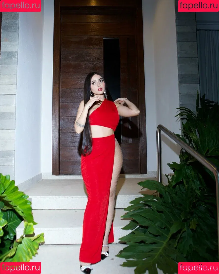 Nyvi Estephan Onlyfans Photo Gallery 