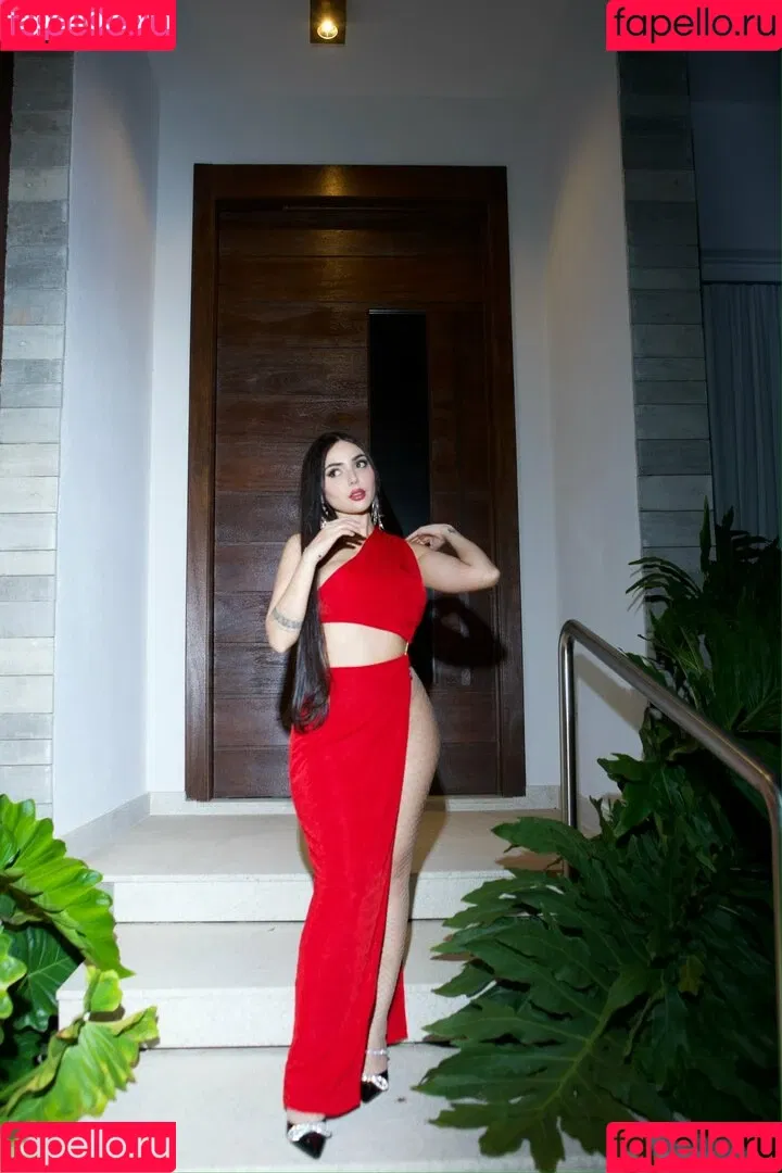 Nyvi Estephan Onlyfans Photo Gallery 